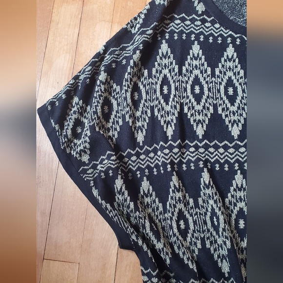 Venus Black and Gold Print Top - Picture 2 of 7